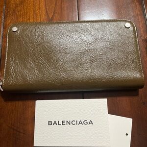 Balenciaga leather wallet in olive green/brown